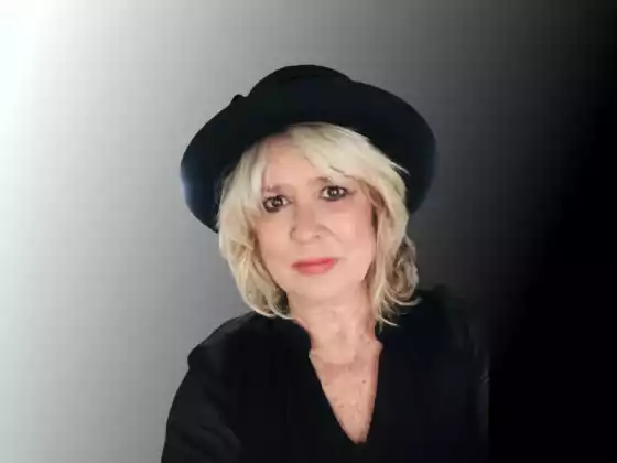 Landria Onkka, 
                            Health & Wellness, Spirituality, Spirituality, Spirituality, Spirituality, Health & Wellness, Health & Wellness 
                            Expert at Soulful Summit 2023: Eine Reise nach innen, beginne!